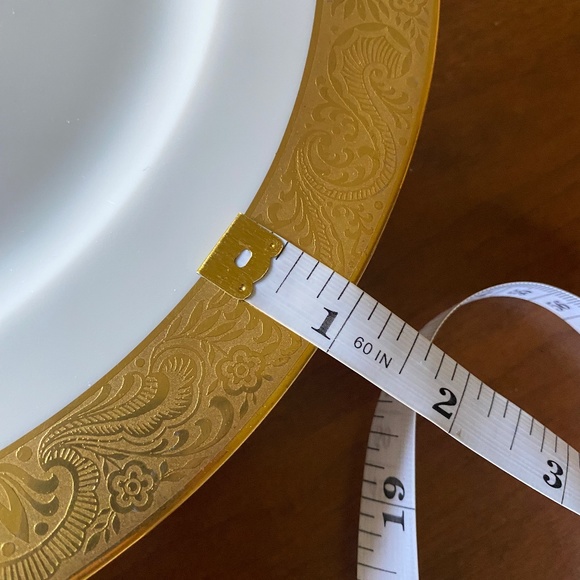Six (6) fine white bone china plates (chargers) with 22K gold banding - Picture 7 of 13